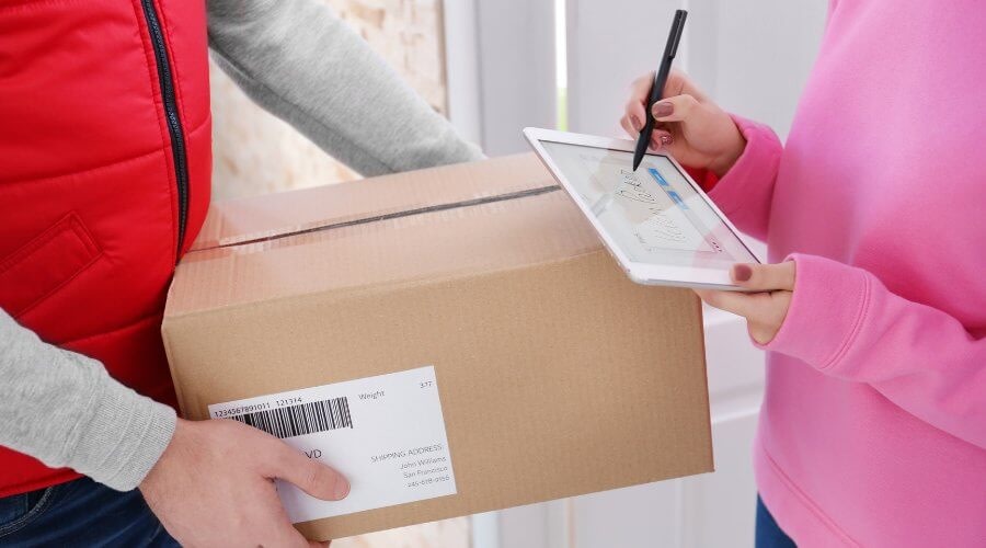 ipad-with-apn-package-delivery iPad equipped with a mobile APN service being used to sign for a delivery