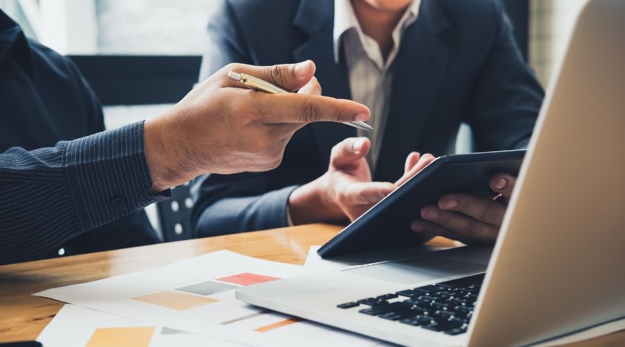 fitting-puzzle professionals assessing risks of SD-wan